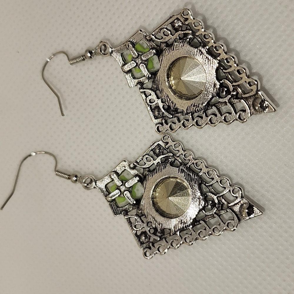 Elegant Silver and Green Earrings - Picture 4 of 6
